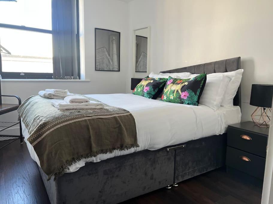 Mathew Street 1 Bed Apt Sleeps 6 Ливърпул Екстериор снимка