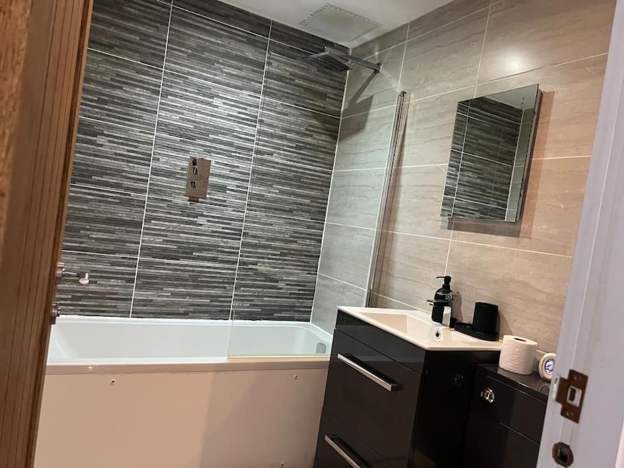 Mathew Street 1 Bed Apt Sleeps 6 Ливърпул Екстериор снимка