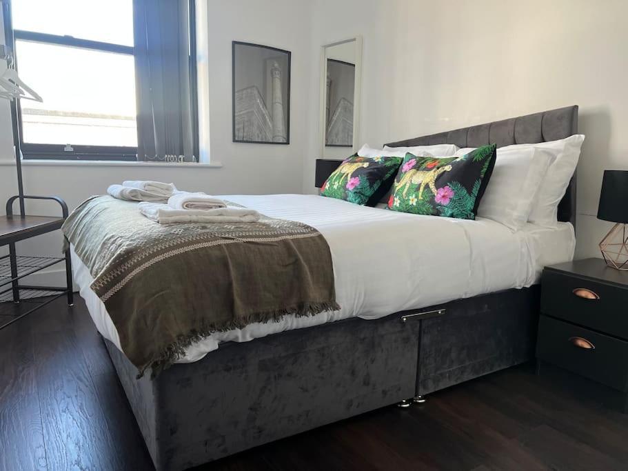 Mathew Street 1 Bed Apt Sleeps 6 Ливърпул Екстериор снимка