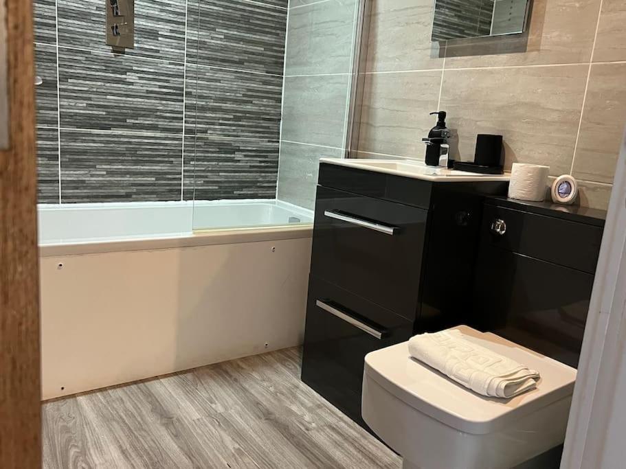 Mathew Street 1 Bed Apt Sleeps 6 Ливърпул Екстериор снимка