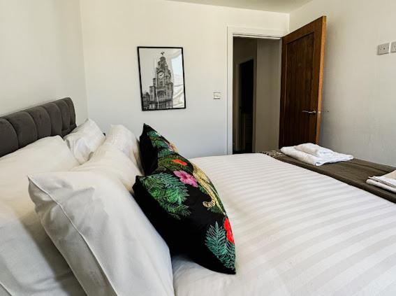 Mathew Street 1 Bed Apt Sleeps 6 Ливърпул Екстериор снимка